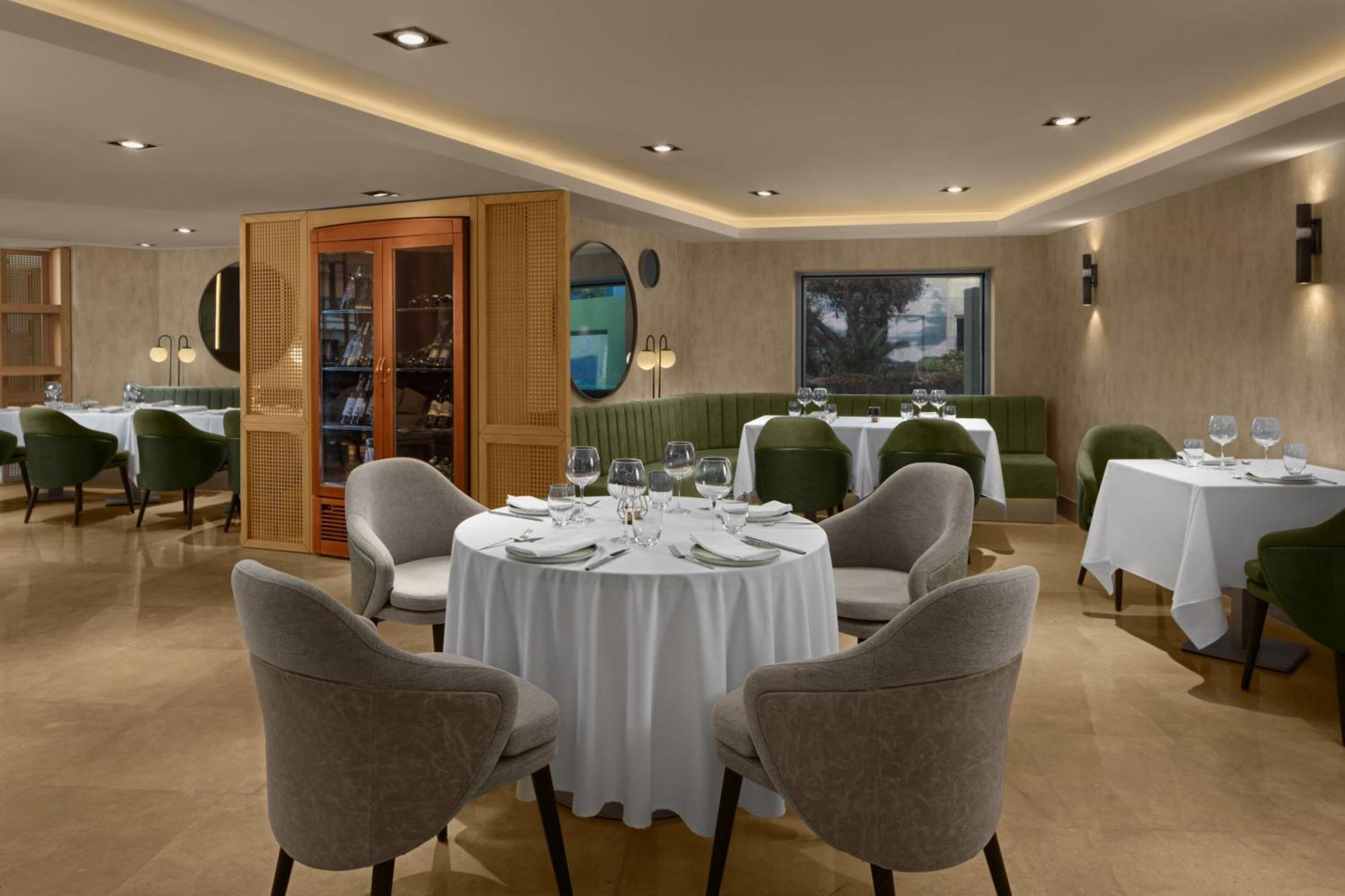 Delta Hotels By Marriott Istanbul West Exterior foto