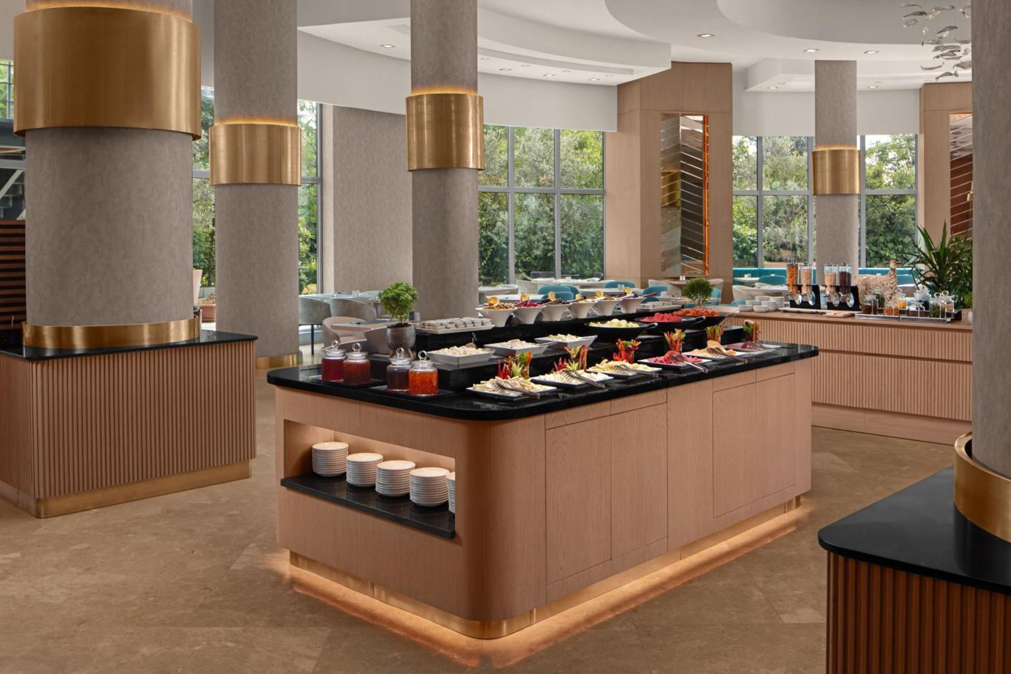Delta Hotels By Marriott Istanbul West Exterior foto