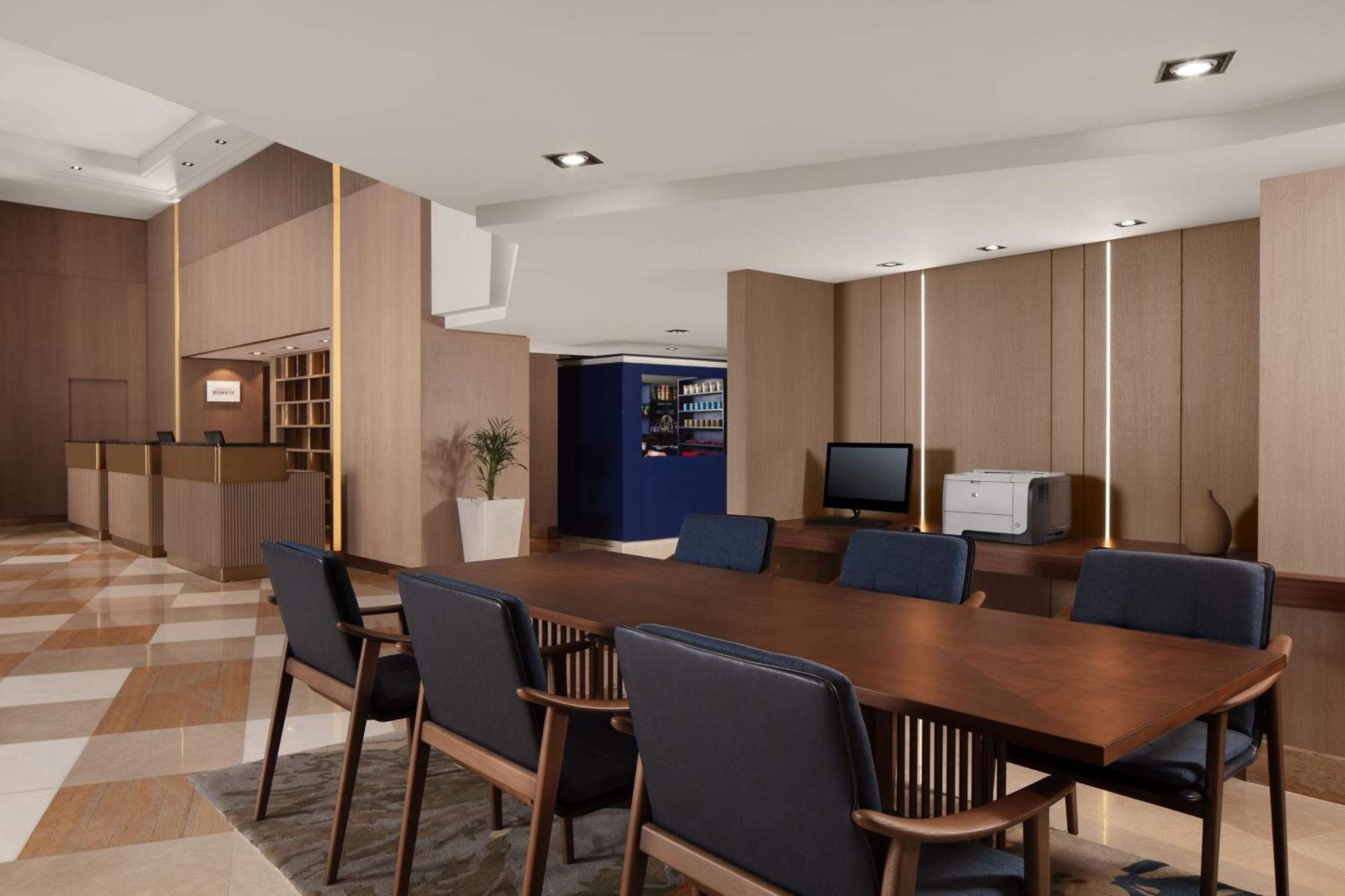 Delta Hotels By Marriott Istanbul West Exterior foto
